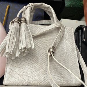Elegant White Textured Handbag